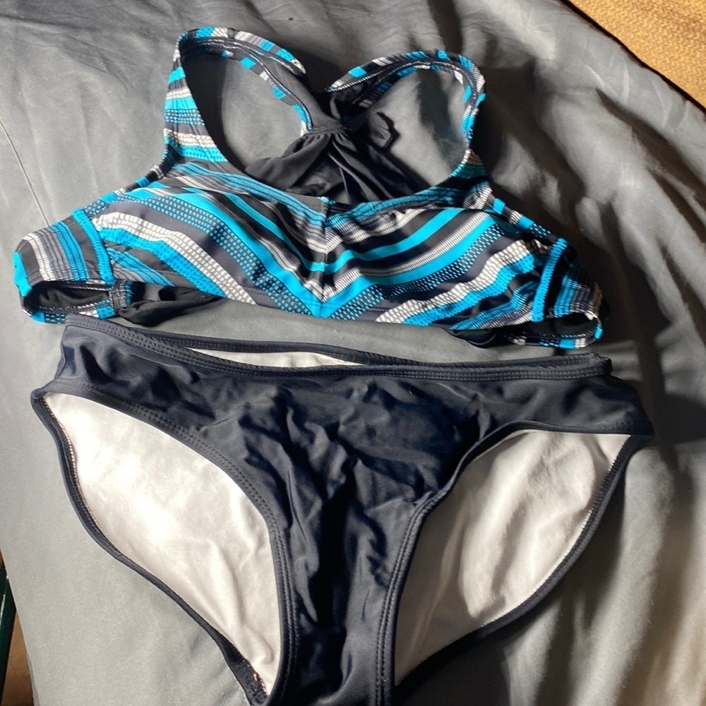 Mossimo swimsuit🏖 - Picture 3 of 9